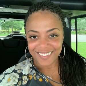 Meet your Posher, Cynthia